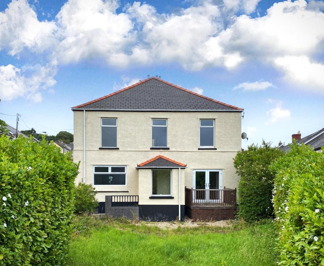 Large House On The Edge Of The Brecon Beacons Villa Beaufort Exterior photo